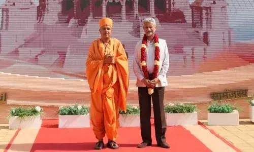 विदेश मंत्री एस जयशंकर ने बीएपीएस मंदिर में विधि-विधान से किया पूजा पाठ विदेश मंत्री एस जयशंकर ने बीएपीएस मंदिर में विधि-विधान से किया पूजा पाठ