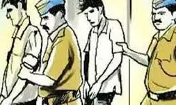 शातिर चोर गिरफ्तार... चोरी के बाद साक्ष्य मिटाने घर में लगा देता था आग