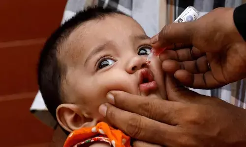 देवेन्द्रनगर में बच्चों को पिलाई गई पोलियो की दवा