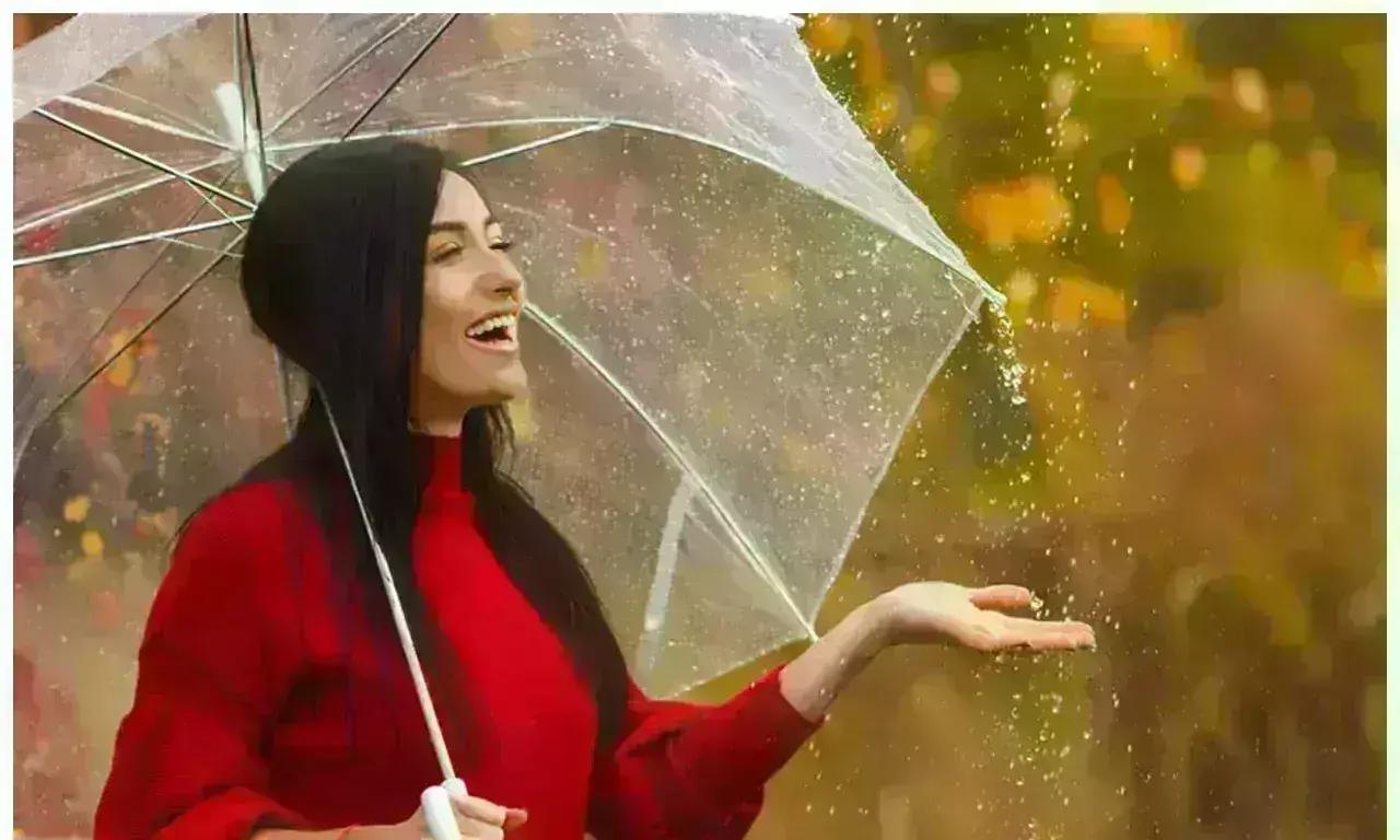 बारिश के मौसम में चहरे को रखना चाहती हैं हेल्दी और ग्लोइंग तो, इस तरह से रखे खास ख्याल