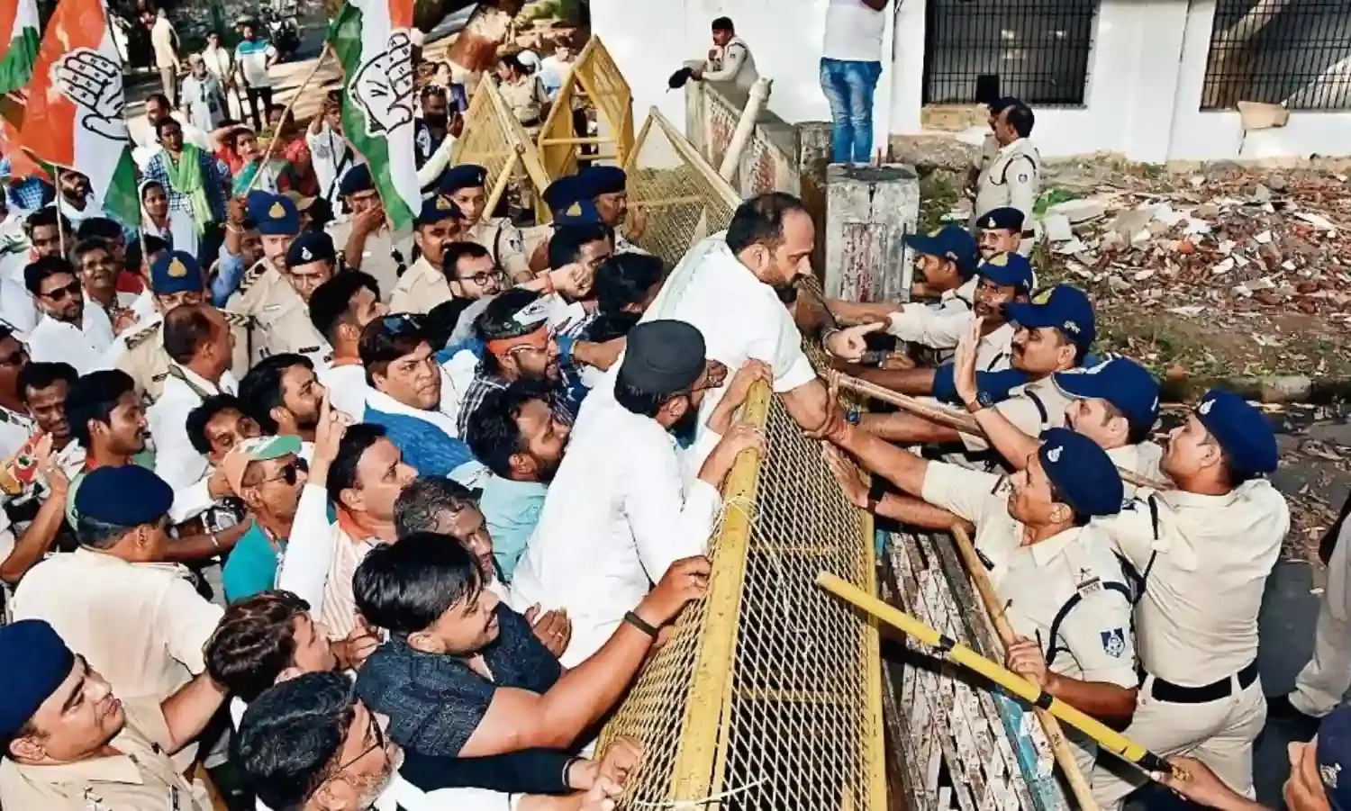 नियमों को ताक पर रखकर चल रहा स्मार्ट मीटर लगाने का खेल