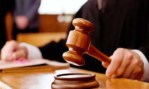 महिला को अश्लील मैसेज भेजनेवाले उपसरपंच पर कोर्ट ने लगाया 5 हजार रुपए का जुर्माना महिला को अश्लील मैसेज भेजनेवाले उपसरपंच पर कोर्ट ने लगाया 5 हजार रुपए का जुर्माना