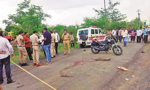 शराब के लिए पैसे नहीं दिए तो यात्री की पत्थर से कुचलकर कर दी हत्या