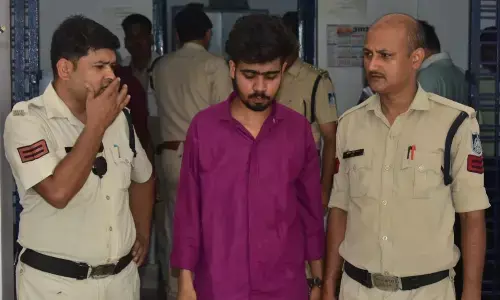 नाबालिग ने सीनियर छात्र पर किया फायर, पुलिस ने किया गिरफ्तार