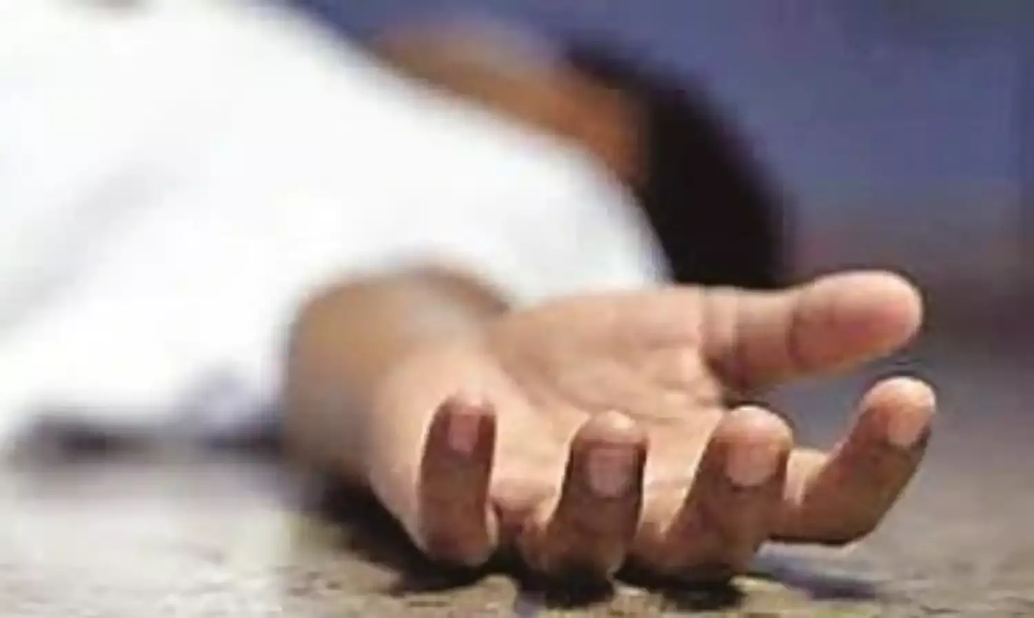 मोबाइल क्यों देखता है, बस इतना सवाल पूछने से नाराज नाबालिग ने लगा ली फांसी