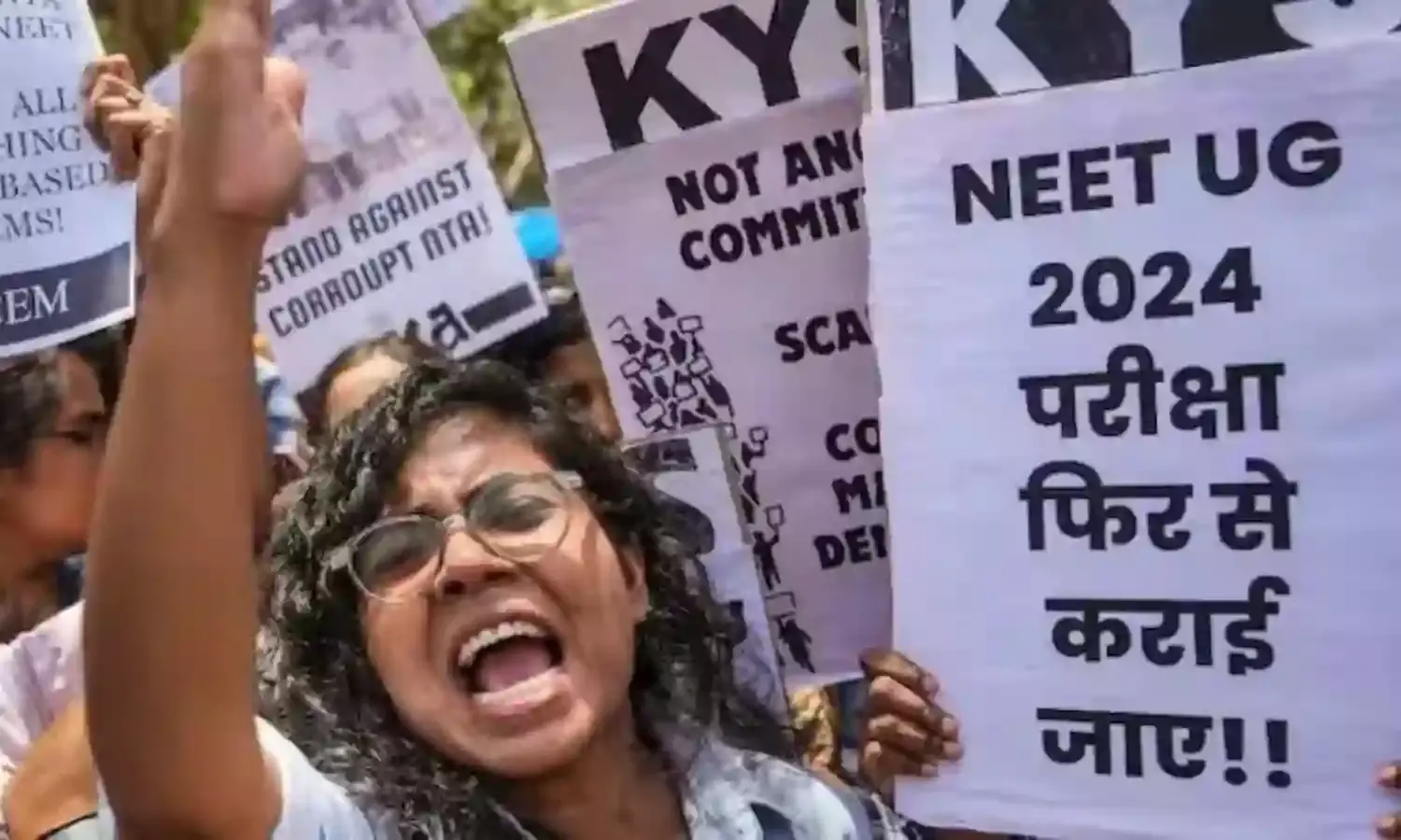यूथ कांग्रेस ने नीट-यूजी में धांधली के खिलाफ किया प्रदर्शन, कार्यकर्ताओं पर लाठीचार्ज