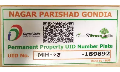 यूआईडी नंबर प्लेट लगाने के नाम पर हर घर से की जा रही है सौ रुपए की वसूली