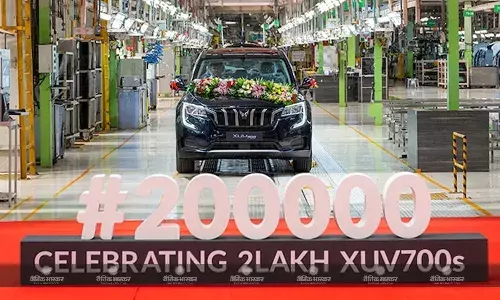 Mahindra XUV 700 को मिला लोगों का भरपूर प्यार, 3 साल से कम समय में बिक गईं 2 लाख यूनिट