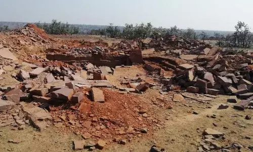 अवैध रूप से पत्थर तोड़ने की गतिविधियों से वायु-ध्वनि प्रदूषण को लेकर सातारा जिलाधिकारी को नोटिस