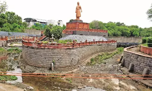 बाढ़ का रोड़ा, अध्ययन के बाद होगा विवेकानंद स्मारक स्थानांतरण पर फैसला बाढ़ का रोड़ा, अध्ययन के बाद होगा विवेकानंद स्मारक स्थानांतरण पर फैसला