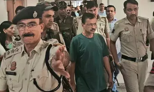 राउज एवेन्यू कोर्ट में केजरीवाल की पेशी, 14 दिनों की न्यायिक हिरासत में जाएंगे दिल्ली सीएम राउज एवेन्यू कोर्ट में केजरीवाल की पेशी, 14 दिनों की न्यायिक हिरासत में जाएंगे दिल्ली सीएम