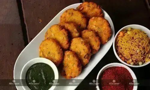 इस बारिश के मौसम में घर पर बनाएं स्वादिष्ट भुट्टे के बड़े, इस आसान रेसिपी से
