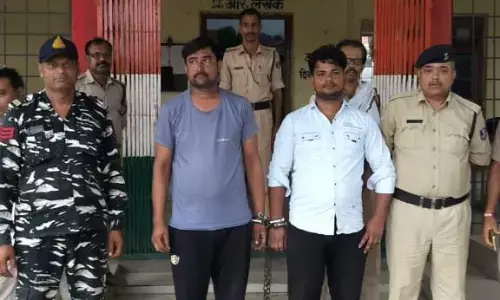 शराब कंपनी के कर्मचारी से लूट के दो आरोपी गिरफ्तार शराब कंपनी के कर्मचारी से लूट के दो आरोपी गिरफ्तार