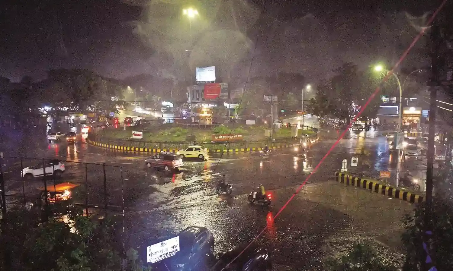 उपराजधानी में तीन दिन से रुक-रुककर हो रही बारिश के कारण मौसम हुआ सुहाना