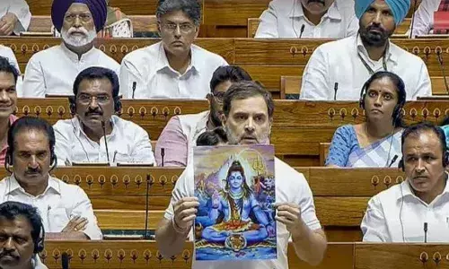 सदन में भगवान शिव की तस्वीर दिखाने से मचा बवाल, राहुल गांधी ने बताया क्यों दिखाई तस्वीर