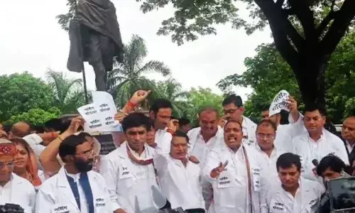 नर्सिंग घोटाले पर विपक्ष का हंगामा, कल तक के लिए स्थगित हुई सदन की कार्यवाही