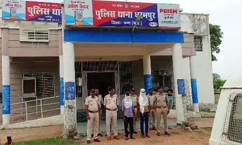 महिला के साथ लूट की वारदात के मामले में दो आरोपी गिरफ्तार, लूटा गया मोबाइल तथा पर्स सहित 14 हजार रुपए बरामद