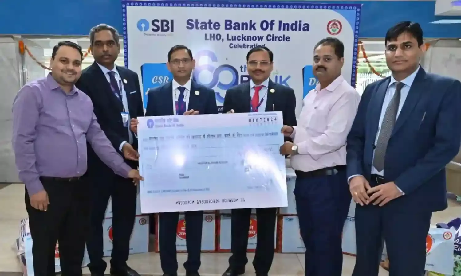 बैंक दिवस के अवसर पर बैंककर्मियों ने लगाए ग्यारह हजार पौधे
