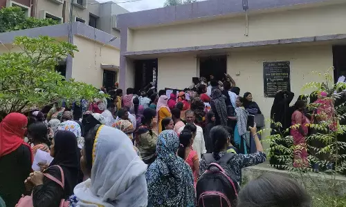 हर माह 1500 रुपए पाने अमरावती के तहसील पर उमड़ पड़ीं लाडली बहना