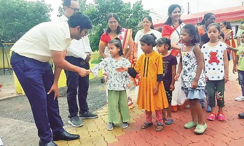 पुराने गणवेश में ही स्कूल पहुंचे विद्यार्थी, नए गणवेश न मिलने से छायी मायूसी