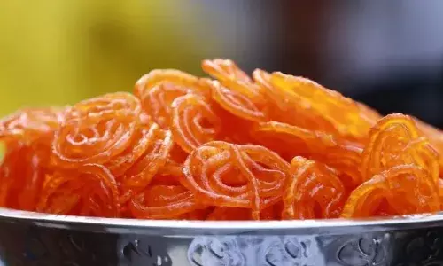 हलवाई जैसी जलेबी घर बैठे बनाना सीखें, केवल कुछ ही मिनटों में