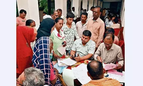 कलेक्ट्रेट पहुँचे और बताया कि तेवर में नहीं हैं मूलभूत सुविधाएं कलेक्ट्रेट पहुँचे और बताया कि तेवर में नहीं हैं मूलभूत सुविधाएं