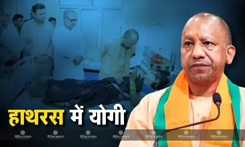हाथरस पहुंचे CM योगी आदित्यनाथ ने दिखाए सख्त तेवर, हॉस्पिटल जाकर घायलों से की मुलाकात, बोले- गुनहगारों को बख्शा नहीं जाएगा