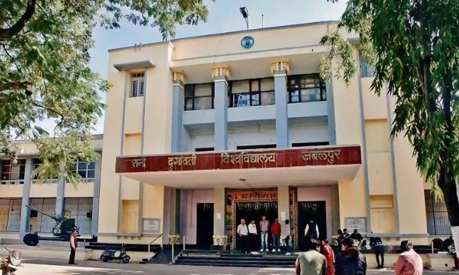 बायोमेट्रिक मशीन से लगी हाजिरी लेटलतीफ वालों की बढ़ी परेशानी