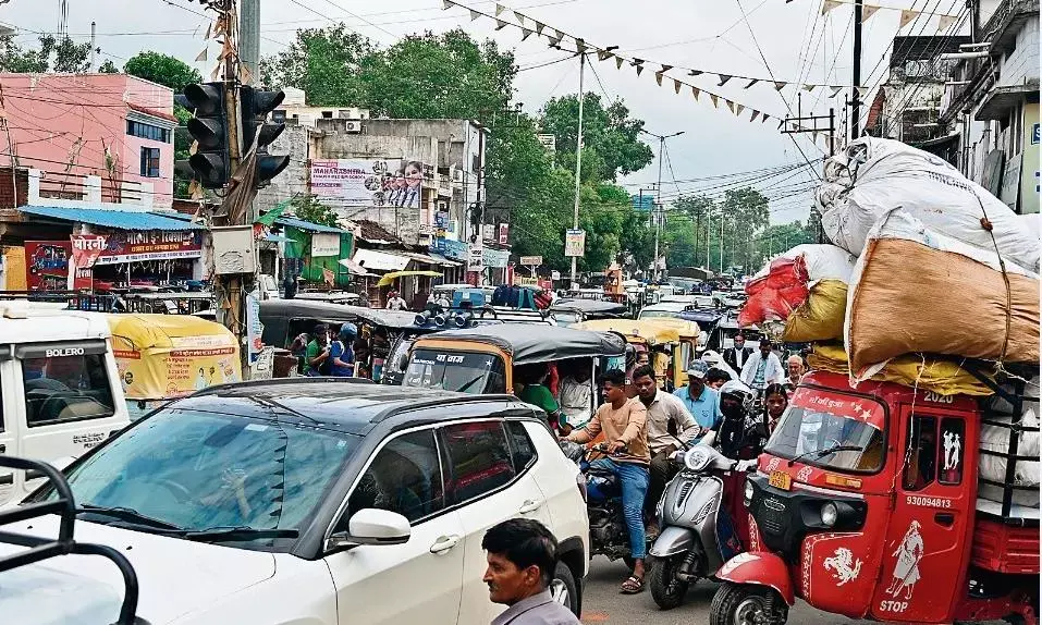 जहाँ से निकलना चाहा वहीं मिली वाहनों की लम्बी कतार