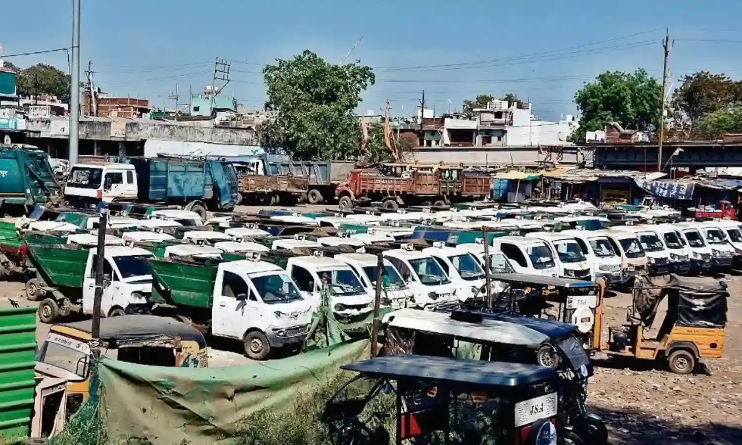 अचानक हड़ताल पर 1200 कर्मचारी, व्यवस्था तहस-नहस