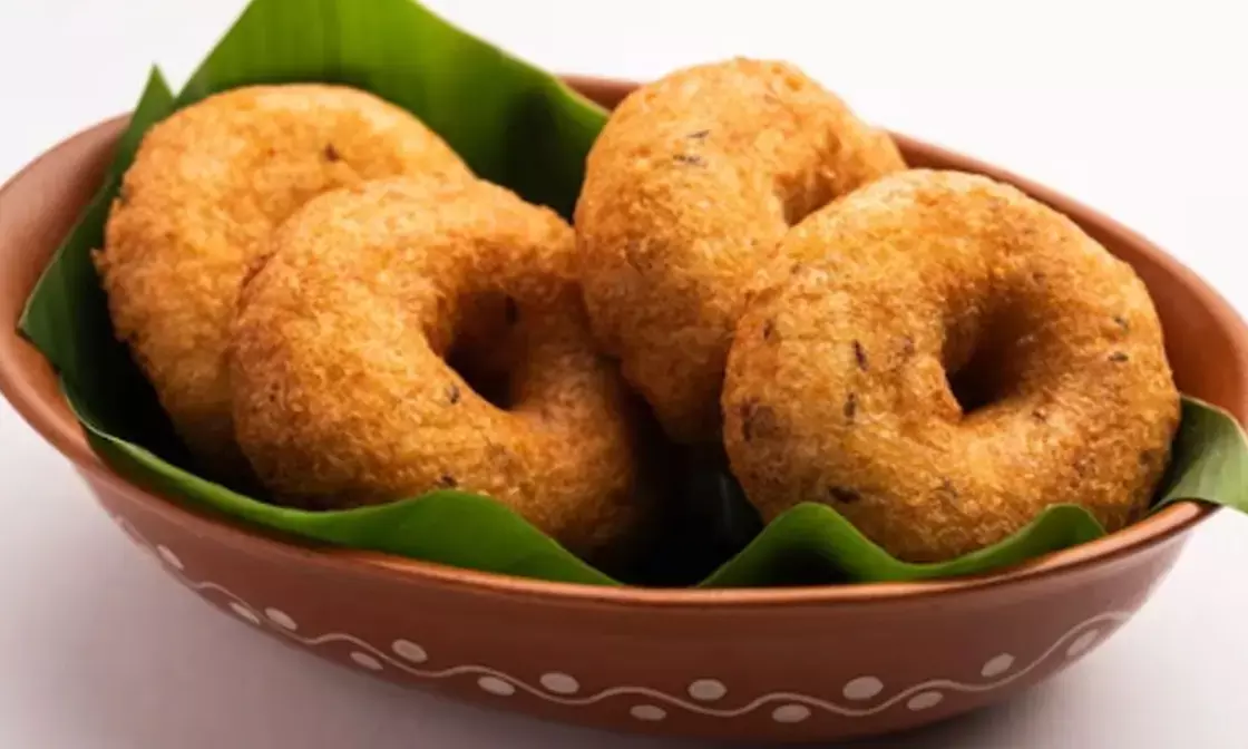 अगर आप भी मूंग दाल के मेदू वड़े खाकर हो गए हैं परेशान तो ट्राई करें इस आसान सी रेसिपी को