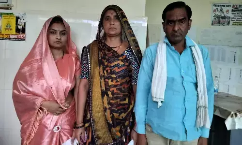 पति के द्वारा मारपीट करने, मोबाइल व पैसे लूट कर ले जाने की पुलिस में शिकायत पति के द्वारा मारपीट करने, मोबाइल व पैसे लूट कर ले जाने की पुलिस में शिकायत