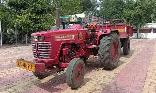 रेत लदे ट्रैक्टर पर पथराव, 1 की मौत, 2 लोग गंभीर, पुलिस ने 5 लोगों को किया गिरफ्तार रेत लदे ट्रैक्टर पर पथराव, 1 की मौत, 2 लोग गंभीर, पुलिस ने 5 लोगों को किया गिरफ्तार