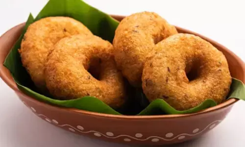 अगर आप भी मूंग दाल के मेदू वड़े खाकर हो गए हैं परेशान तो ट्राई करें इस आसान सी रेसिपी को अगर आप भी मूंग दाल के मेदू वड़े खाकर हो गए हैं परेशान तो ट्राई करें इस आसान सी रेसिपी को