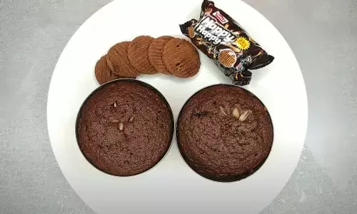 बिना अंडे और ओवन के बनाएं घर पर टेस्टी केक