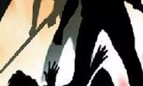 जमीन के विवाद पर दो बड़े भाईयों ने छोटे भाई के साथ मारपीट जमीन के विवाद पर दो बड़े भाईयों ने छोटे भाई के साथ मारपीट