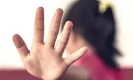 महिला पुलिस अधिकारी को ऑफिस में जलाने का प्रयास, स्टॉफ को भी दी  धमकी