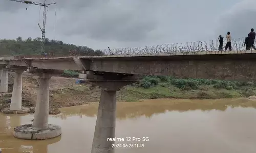 झुक गया वर्धा नदी का नया बेलोरा पुल, निर्माण की गुणवत्ता पर उठ रहे सवाल