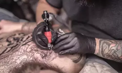 अगर आप भी टैटू के शौकीन हैं तो हो जाएं सावधान, जानिए टैटू बनवाने के बाद इंफेक्शन से कैसे बचें?