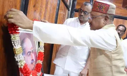 डॉ. श्यामाप्रसाद मुखर्जी की जयंती पर मुख्यमंत्री श्री साय ने उनके चित्र पर माल्यार्पण कर किया नमन डॉ. श्यामाप्रसाद मुखर्जी की जयंती पर मुख्यमंत्री श्री साय ने उनके चित्र पर माल्यार्पण कर किया नमन