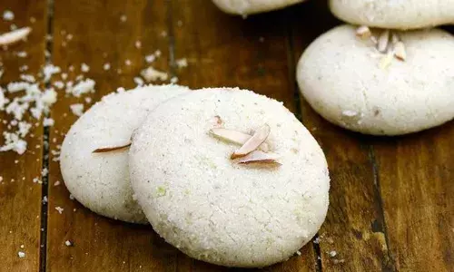 घर पर बनाएं मार्केट स्टाइल बिस्किट, एक बार इनको बना लिया तो बाजार के बिस्किट्स भूल ही जाएंगे