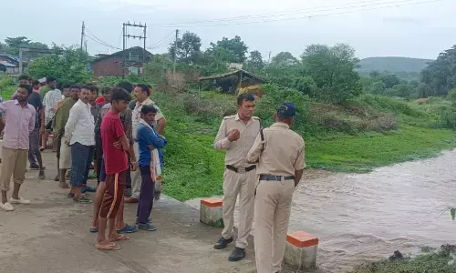 नाले में बहा बुजुर्ग, तलाश में जुटी एनडीआरएफ और होमगार्ड की टीमें नाले में बहा बुजुर्ग, तलाश में जुटी एनडीआरएफ और होमगार्ड की टीमें