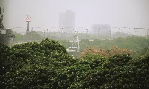 गरज-चमक के साथ आज और कल भारी बारिश की संभावना, तापमान औसत से नीचे