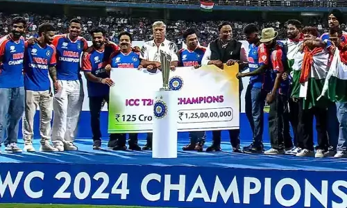 कैश प्राइज का हुआ बंटवारा! कप्तान रोहित समेत सभी 15 खिलाड़ियों को मिले इतने करोड़ रुपये कैश प्राइज का हुआ बंटवारा! कप्तान रोहित समेत सभी 15 खिलाड़ियों को मिले इतने करोड़ रुपये