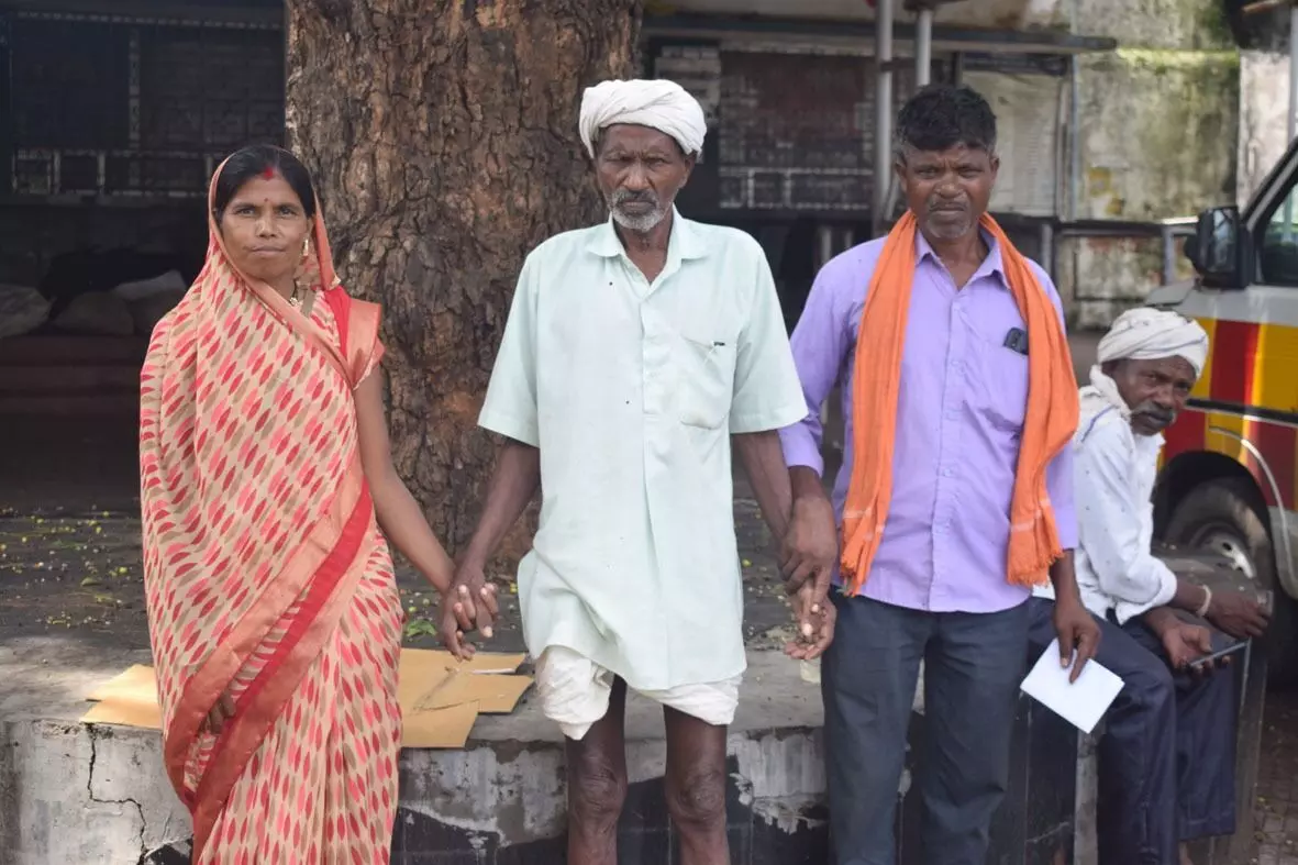 मोतियाबिंद सर्जरी के बाद बुजुर्ग को दिखाई देना हुआ बंद, पीड़ित के परिजनों ने संस्थान पर लगाए लापरवाही के आरोप