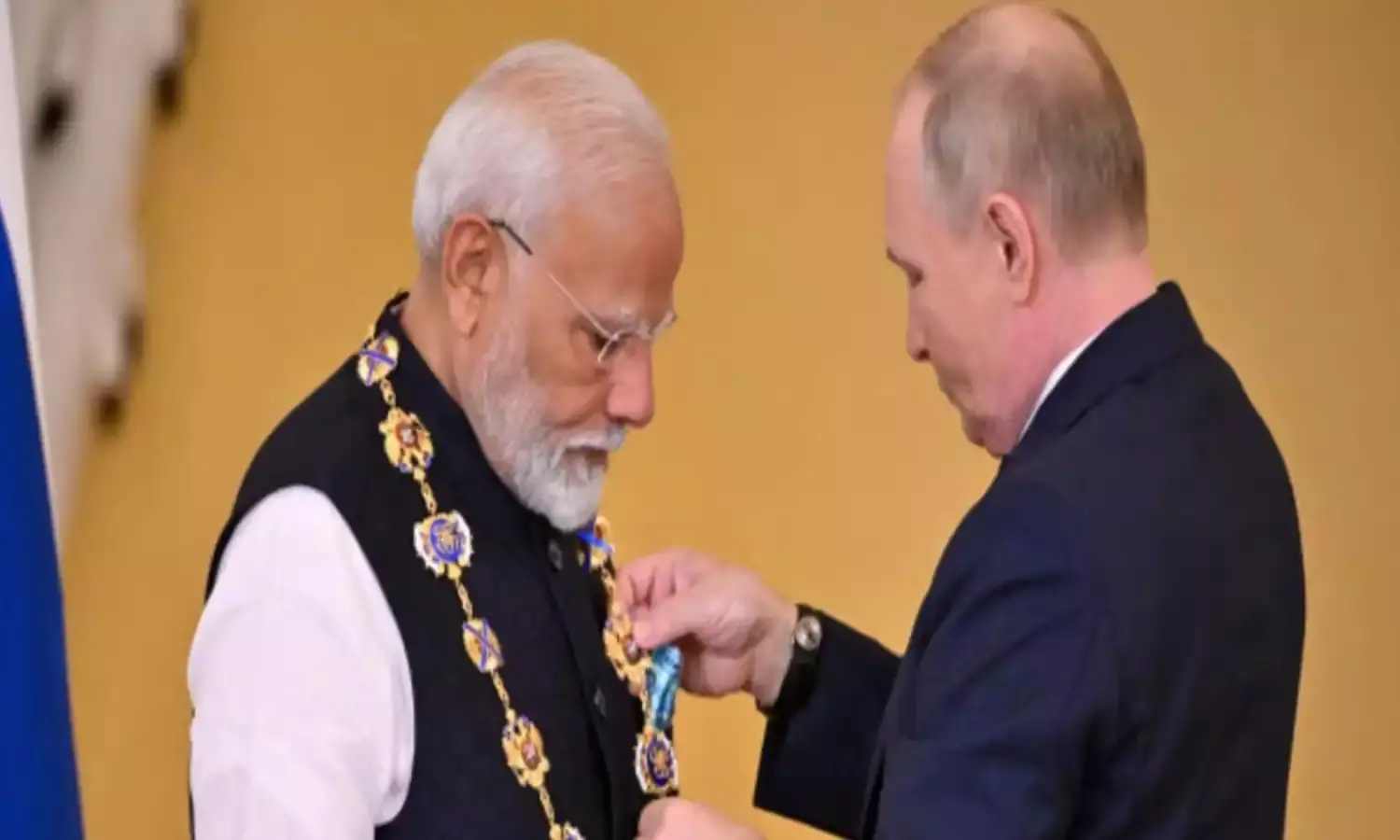 रूस के सर्वोच्च नागरिक सम्मान से नवाजे गए पीएम मोदी, पुतिन से बोले - बम, बंदूक और गोलियों के बीच शांति संभव नहीं