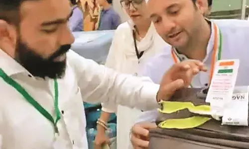 नागपुर विमानतल पर पहुंचे हज यात्रियों के बैग से सामान चोरी , भारी हंगामा