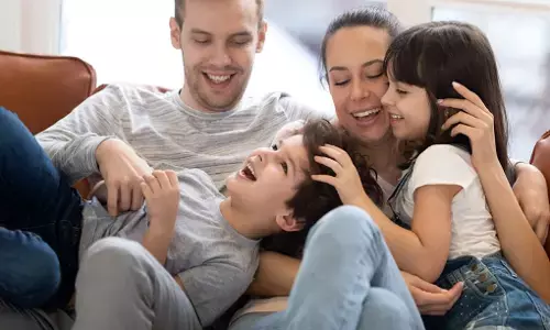 कहीं आप भी तो अपने बच्चों का कॉन्फिडेंस लो नहीं कर रहे? ये गलतियां भूल कर भी न करें