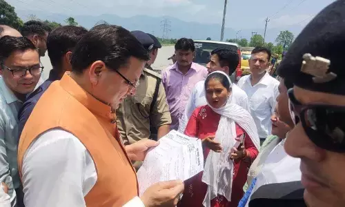 सीएम धामी ने टनकपुर, बनबसा के बाढ़ प्रभावित क्षेत्रों का किया हवाई निरीक्षण, बाढ़ प्रभावितों से मिलकर सुनी समस्याएं