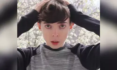 35 साल उम्र होने के बावजूद 15 साल के बच्चे जैसे दिखता है यह व्यक्ति, लोगों को बताया अपने ग्लोइंग स्कीन का राज